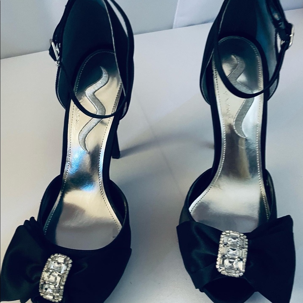 Nina Women’s Black heels.